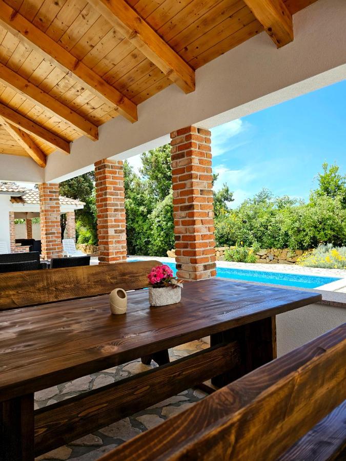 Holiday Homes Sintija Kampor Exterior foto
