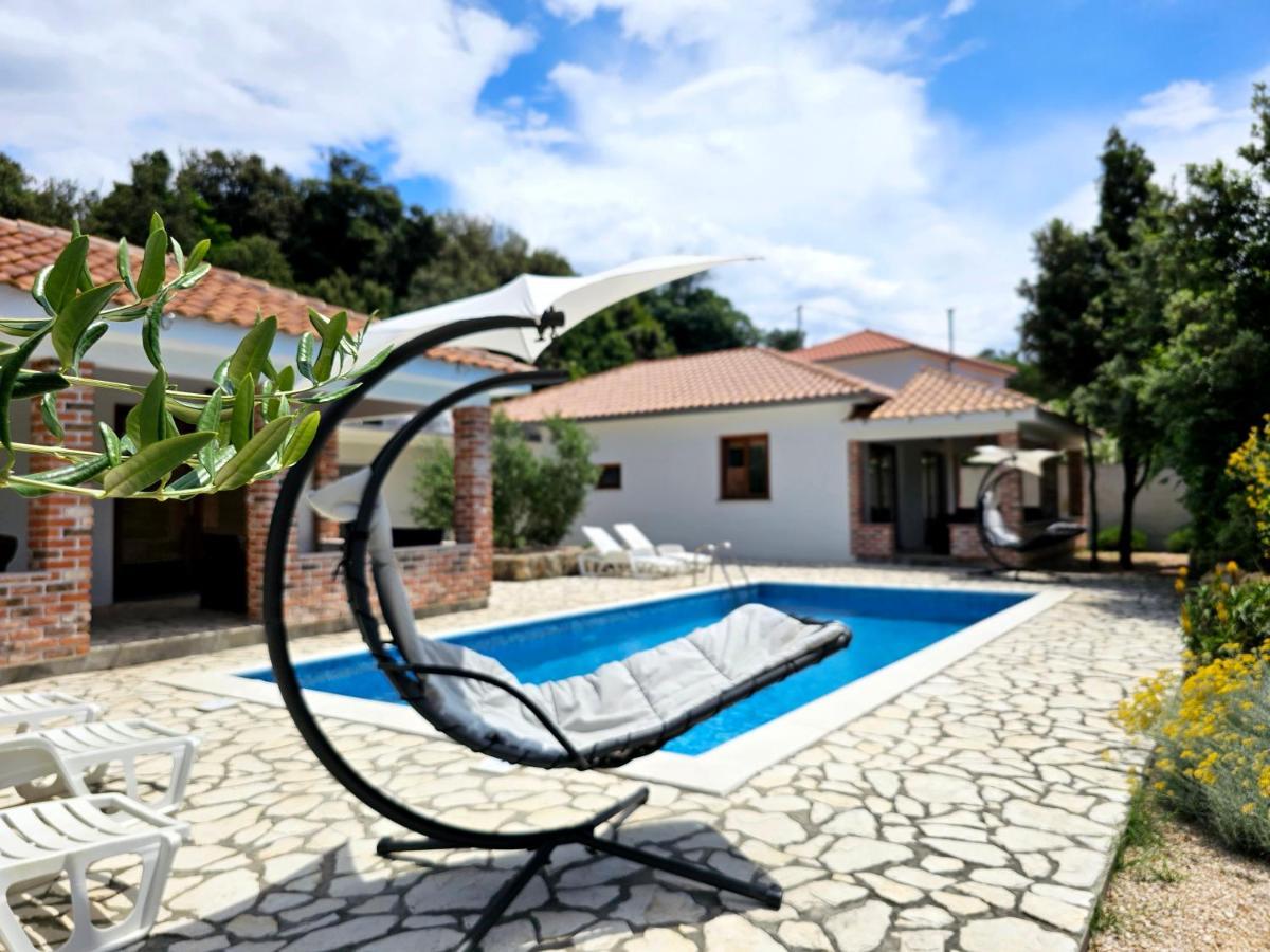 Holiday Homes Sintija Kampor Exterior foto