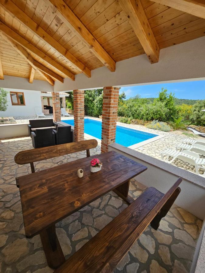 Holiday Homes Sintija Kampor Exterior foto