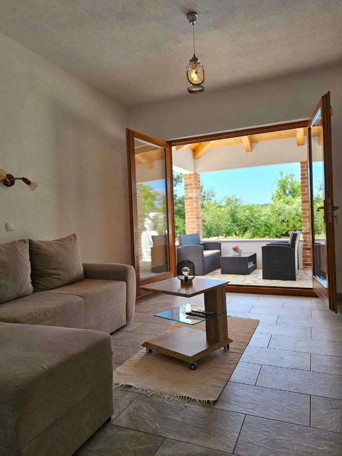 Holiday Homes Sintija Kampor Exterior foto